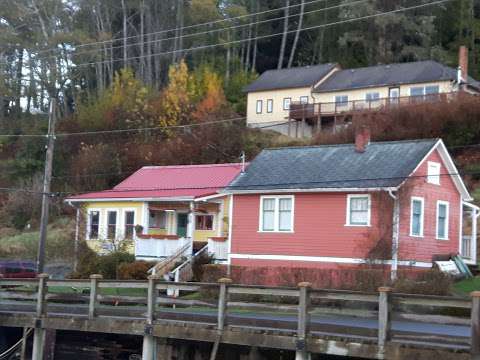 Seine Boat Inn